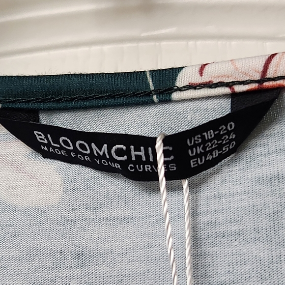 Blue Flowered Top Size 18-20 Plus 2X - Picture 2 of 3